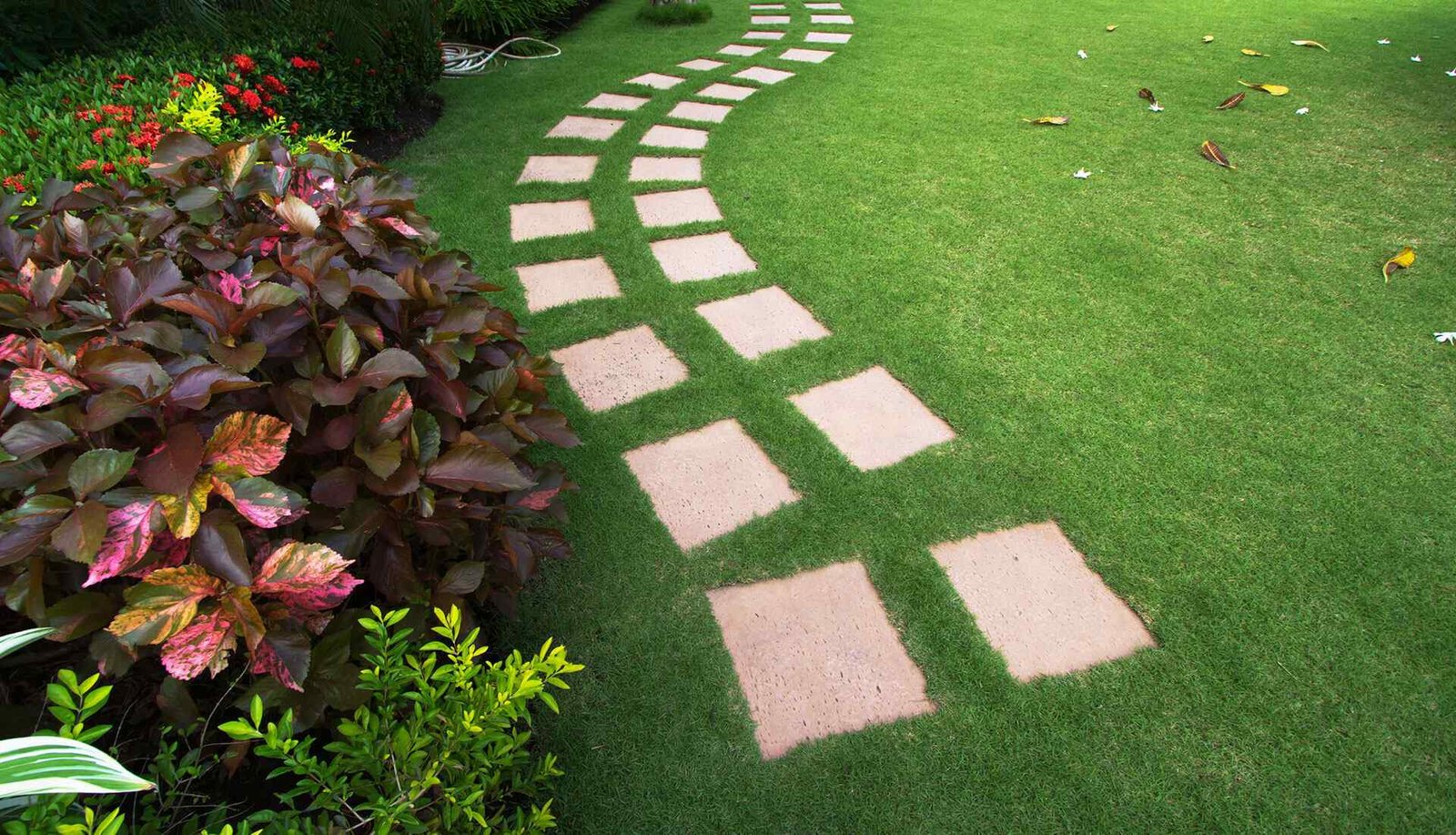 https://garden.itdevsoft.com/gardener_module_admin_uploads/2019/08/home_4_gallery_1.jpg
